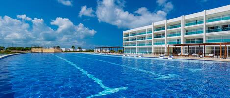 Kolam renang outdoor