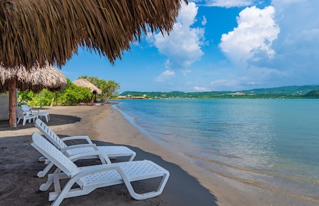 Private beach, windsurfing, surfing, kayaking. Marina Puerto Velero