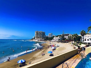 بالقرب من الشاطئ