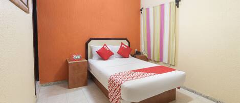 Escritorio, wifi gratis y ropa de cama