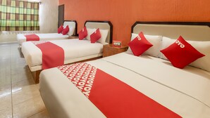 Desk, WiFi (free), bed sheets - OYO Hotel Merida (Veracruz)