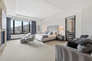3 bedrooms, WiFi, bed sheets - The Lion W602, 3 Bedroom Premier (Vail)