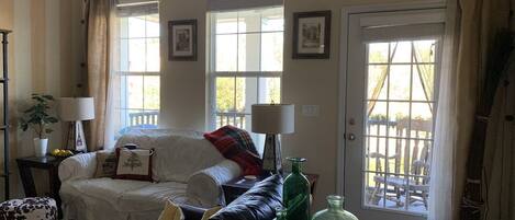 Smart TV, fireplace, DVD player