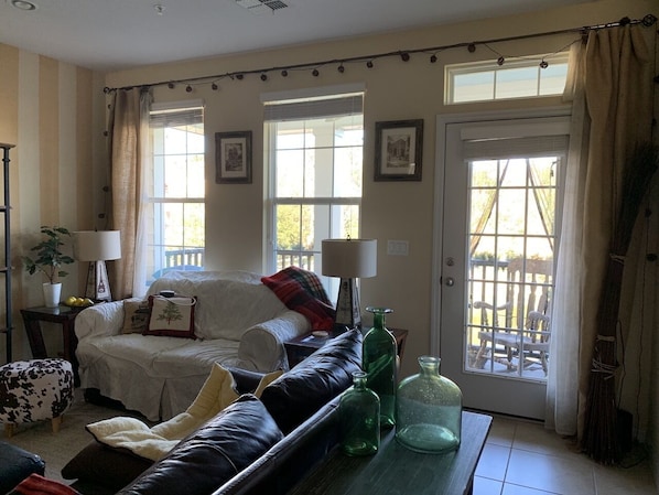 Smart TV, fireplace, DVD player