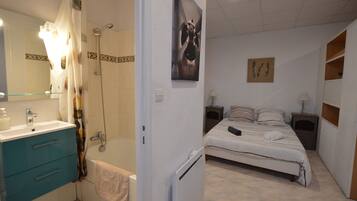 1 chambre, fer et planche à repasser, Wi-Fi, draps fournis