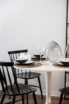 Deluxe Apartment, Accessible, Private Bathroom | Restaurant