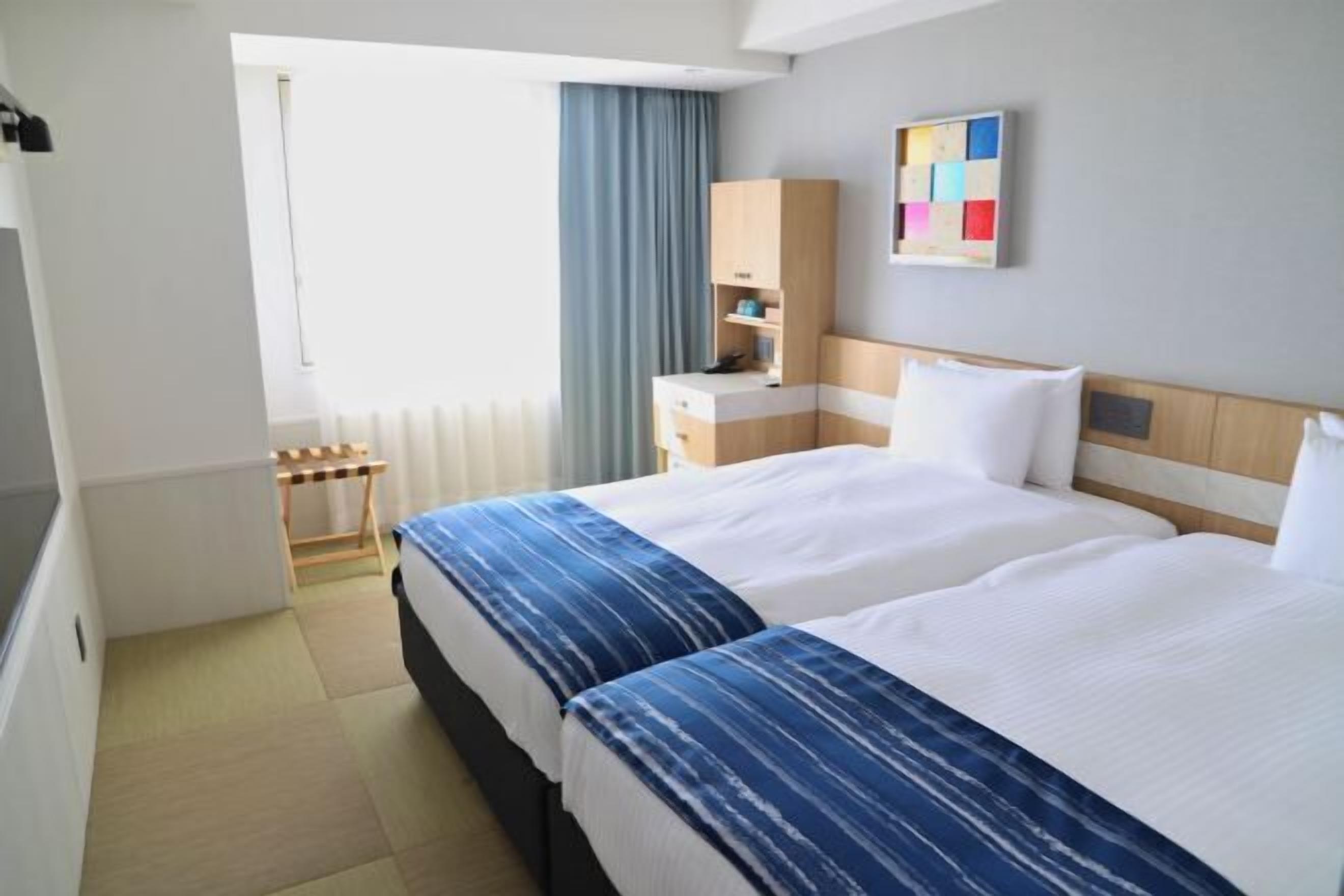 In-room safe, desk, free WiFi