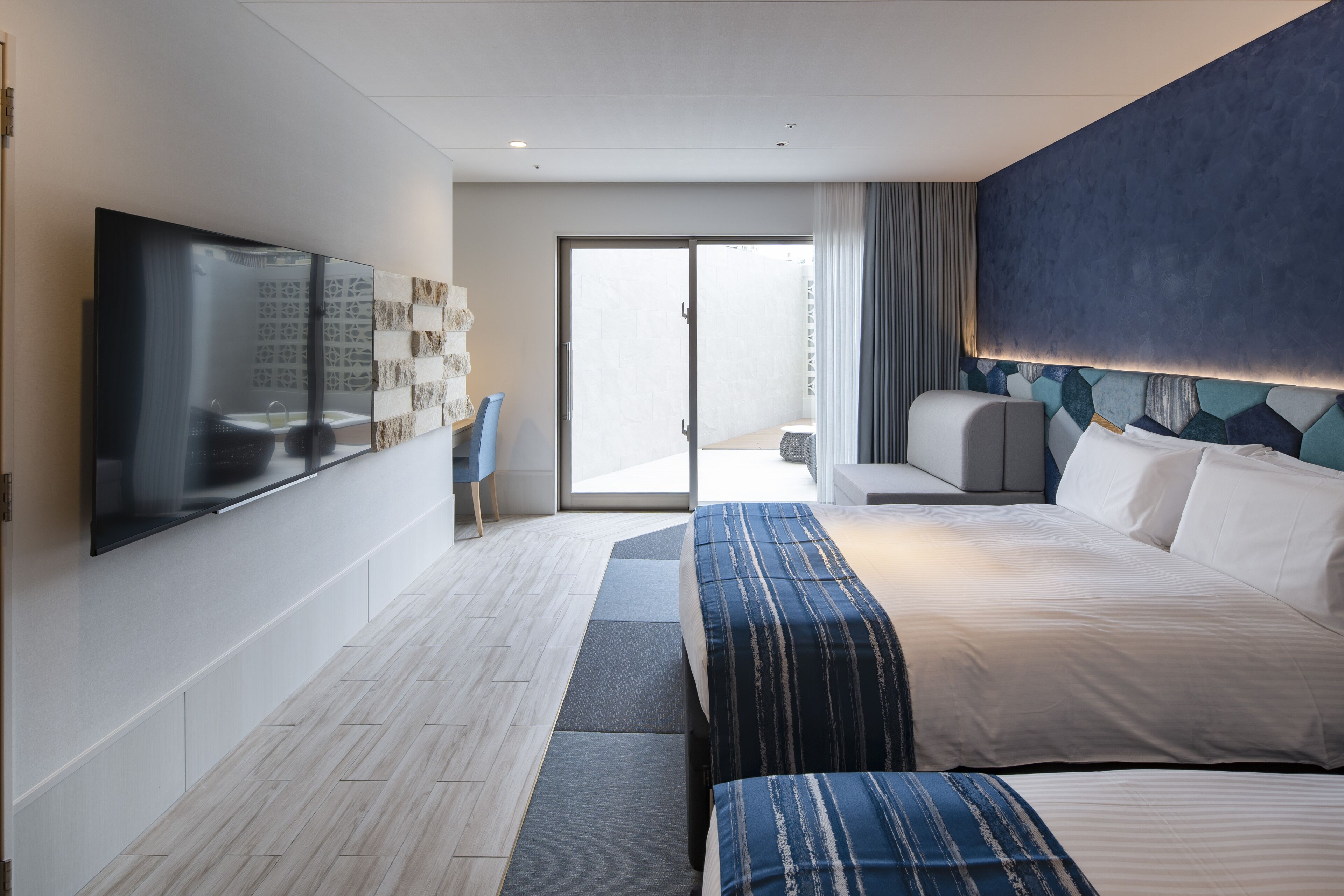 deluxe room, non smoking (with private hot spring) | 1 bedroom, in-room safe, desk, free wifi