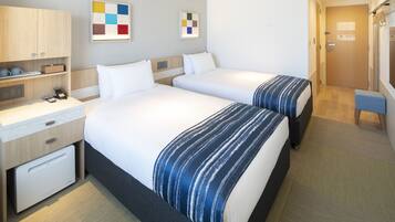 Eenvoudige Twin kamer, niet-roken | Een kluis op de kamer, een bureau, gratis wifi