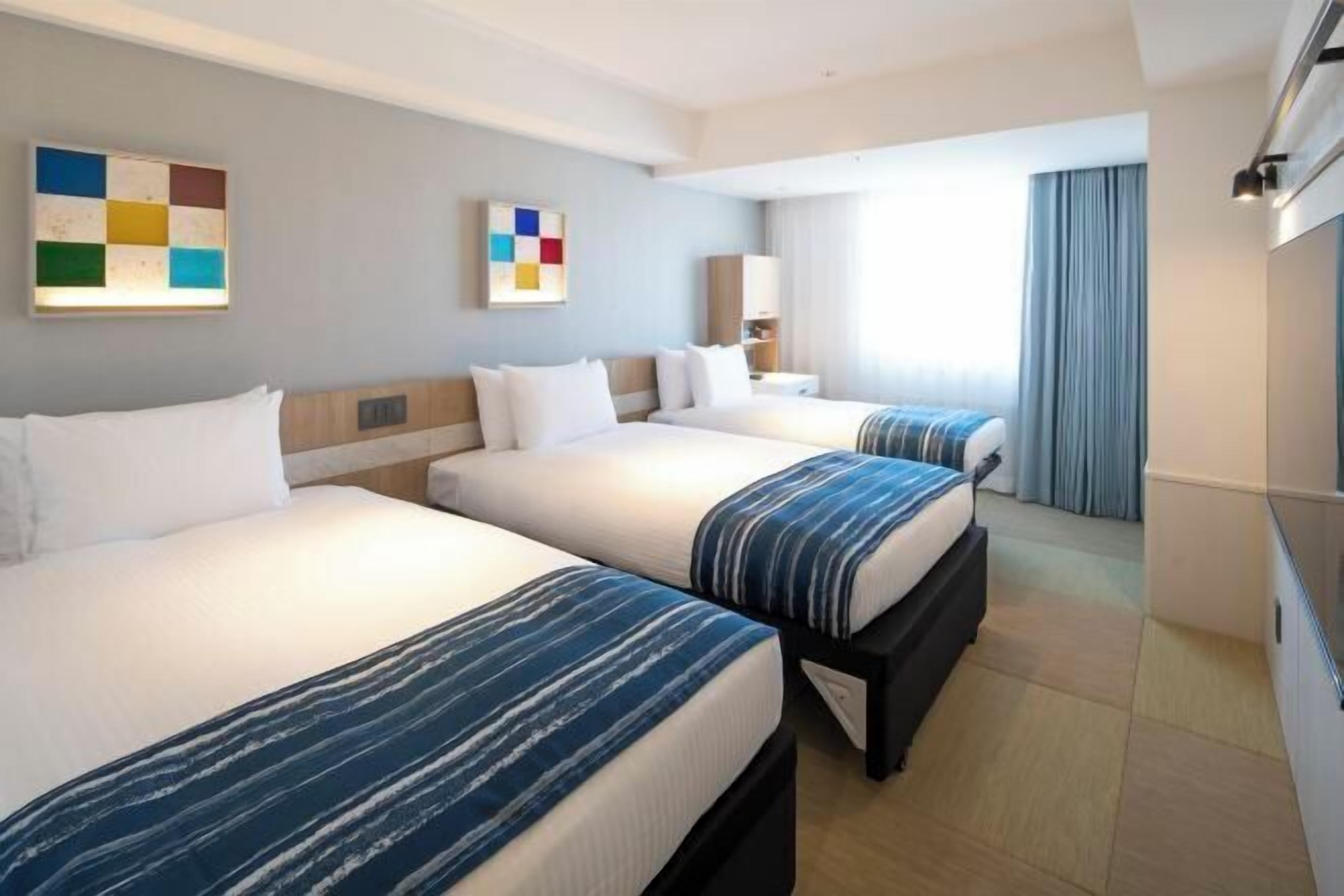 In-room safe, desk, free WiFi