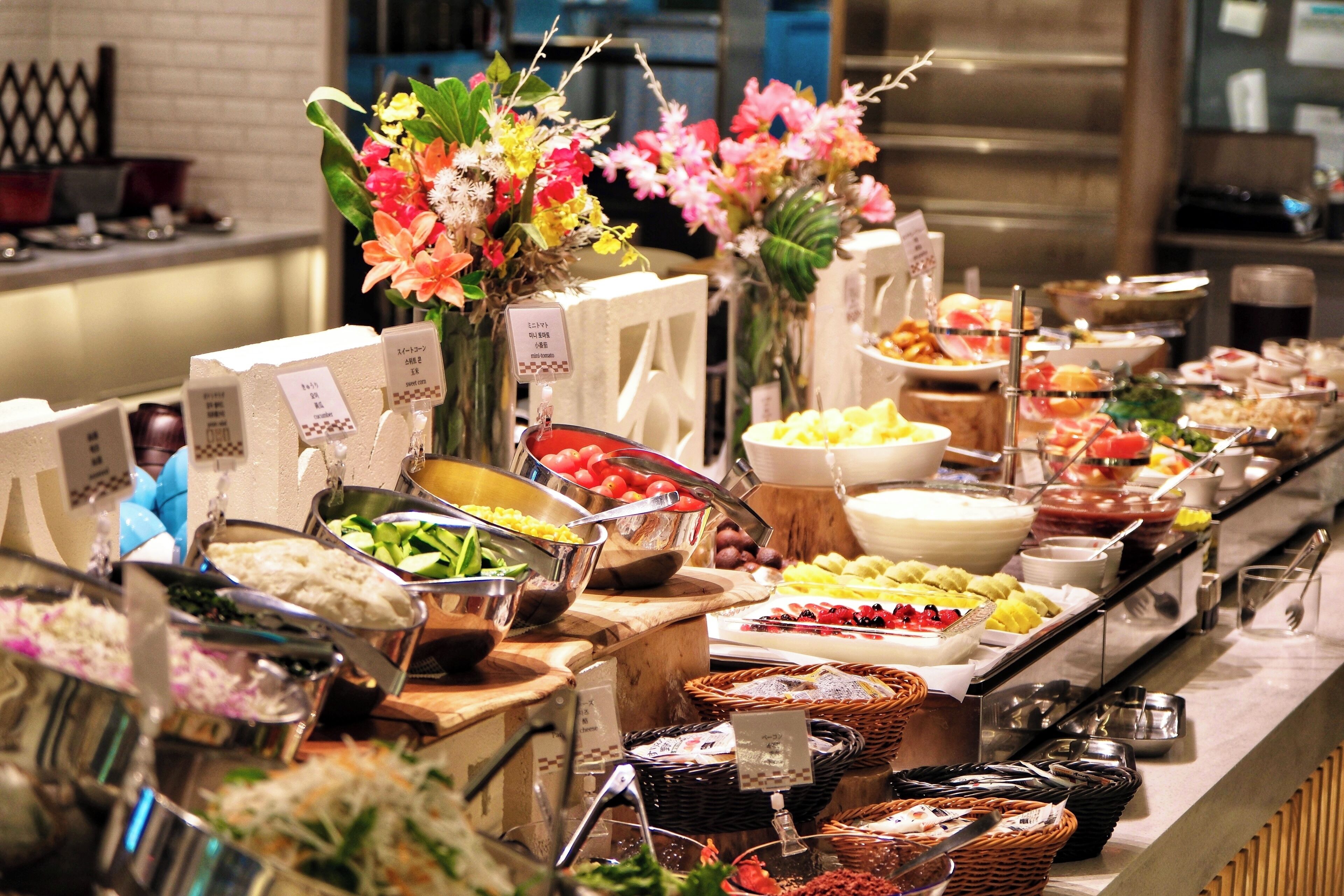 daily buffet breakfast (jpy 2500 per person)