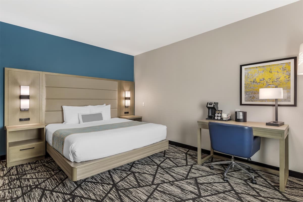 Desk, laptop workspace, iron/ironing board, free WiFi