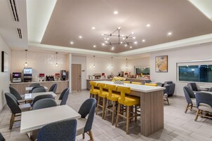 包含每日自助早餐