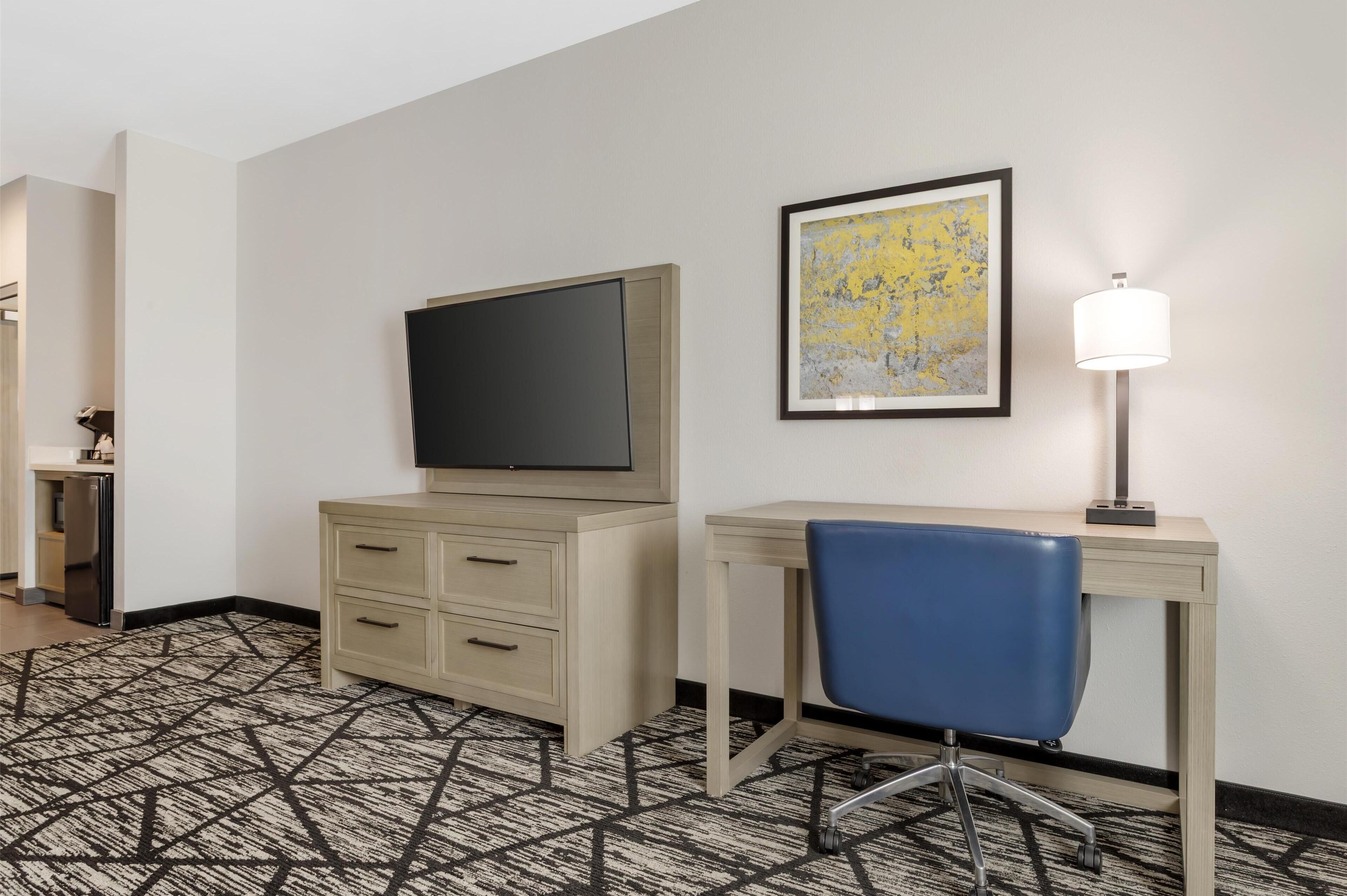 desk, laptop workspace, iron/ironing board, free wifi