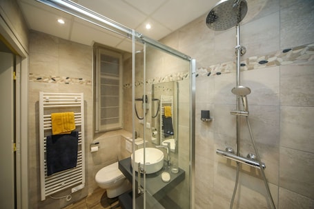 Superior Double or Twin Room, Private Bathroom, Mountain View (3 étoiles) | Bathroom. Hôtel Ô Chiroulet