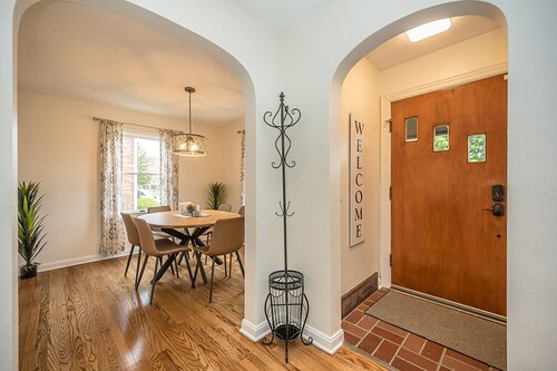 Sweet Escape Near Historic Main St, 4BR, 2 Baths