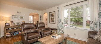 Sweet Escape Near Historic Main St, 4BR, 2 Baths
