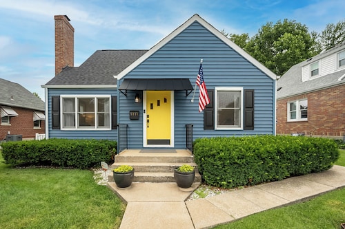 Sweet Escape Near Historic Main St, 4BR, 2 Baths