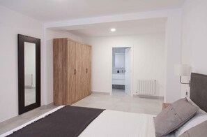 6 bedrooms, iron/ironing board, free WiFi, bed sheets - Villa with Private Pool (Alberique)