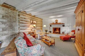 تلفزيون ذكي، مدفأة، مشغل دي في دي