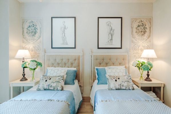 4 bedrooms, iron/ironing board, bed sheets