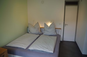 2 bedrooms, iron/ironing board, travel crib, free WiFi