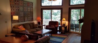 Cozy Cabin with Slip Dock on Lake Hartwell