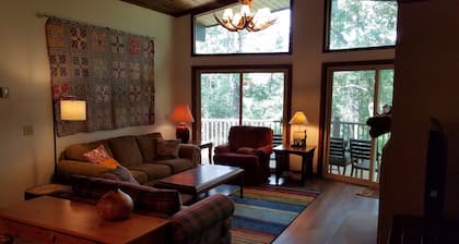 Cozy Cabin with Slip Dock on Lake Hartwell