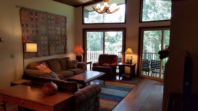 Cozy Cabin with Slip Dock on Lake Hartwell