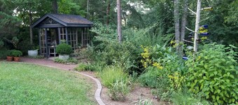 Cozy Cabin with Slip Dock on Lake Hartwell