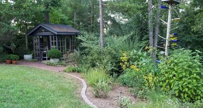 Cozy Cabin with Slip Dock on Lake Hartwell