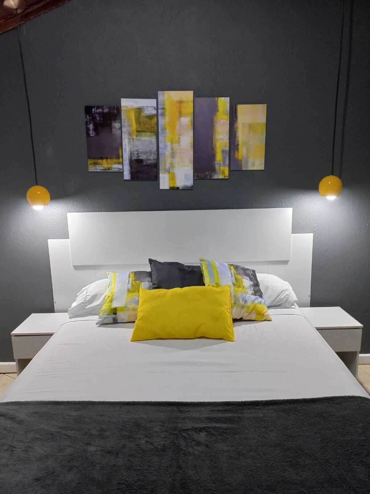 Minibar, caja de seguridad en la habitación, wifi gratis y ropa de cama 