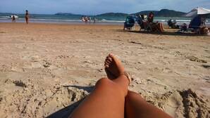 A beach with a sandy foreground and a clear sky. - Costa del Sol Pousada (Búzios)