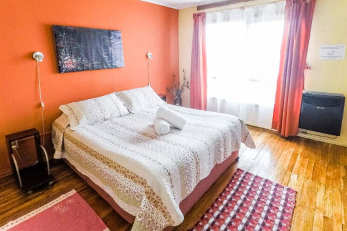 Habitación doble, 1 cama matrimonial, baño privado | Wifi gratis
