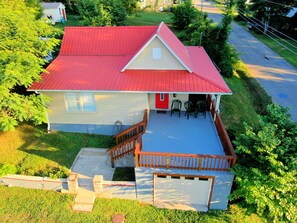 Exterior - The Corner Cottage (+Patio, Fire Pit & Grill) (Mammoth Spring)
