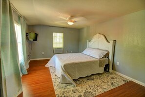 3 chambres, bureau, accès au Wi-Fi (inclus), literie fournie
