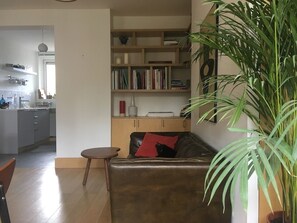 Living area - Bright, peaceful and cosy flat in East London (London)