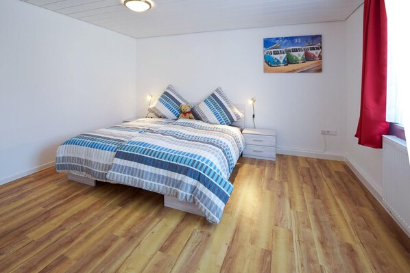 4 bedrooms, free WiFi, bed sheets - House of the Rising Fun (Bubesheim)