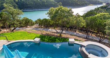 Lakeside Family Fun: Pool, Private Dock, Deep Water Cove!