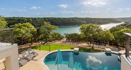 Lakeside Family Fun: Pool, Private Dock, Deep Water Cove!