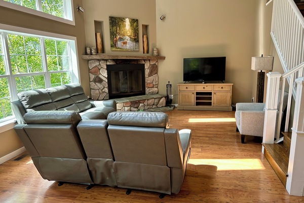 Smart TV, lareira, mesa de pingue-pongue