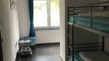 1 dormitorio, cuna de viaje, wifi gratis y ropa de cama