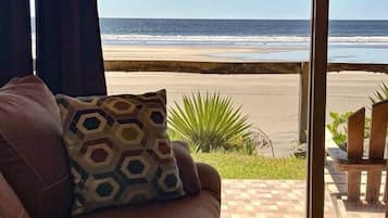 Deluxe Room, Sea View | Blackout drapes, free WiFi, bed sheets