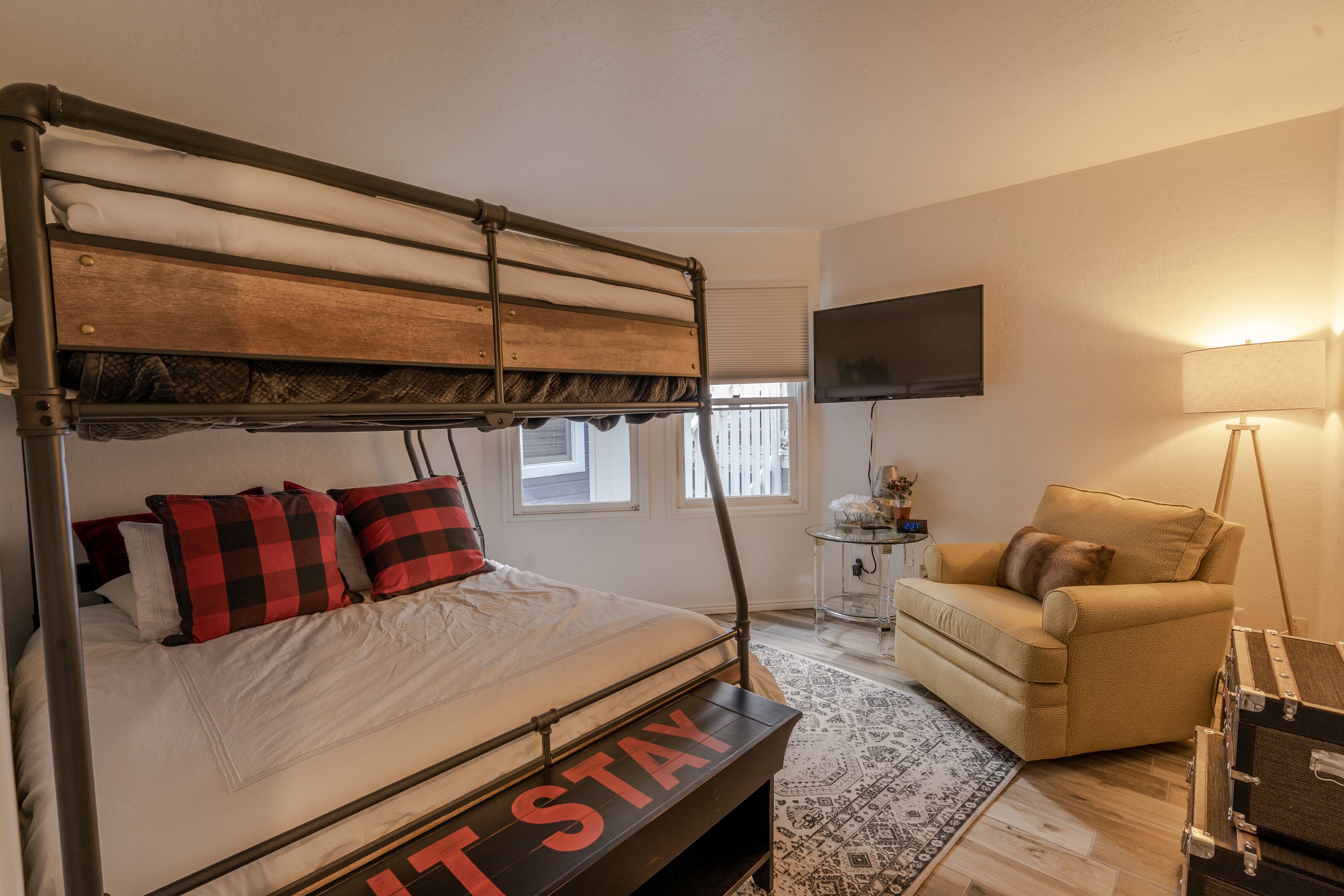 blue church lodge 3 | individually decorated, free wifi, bed sheets