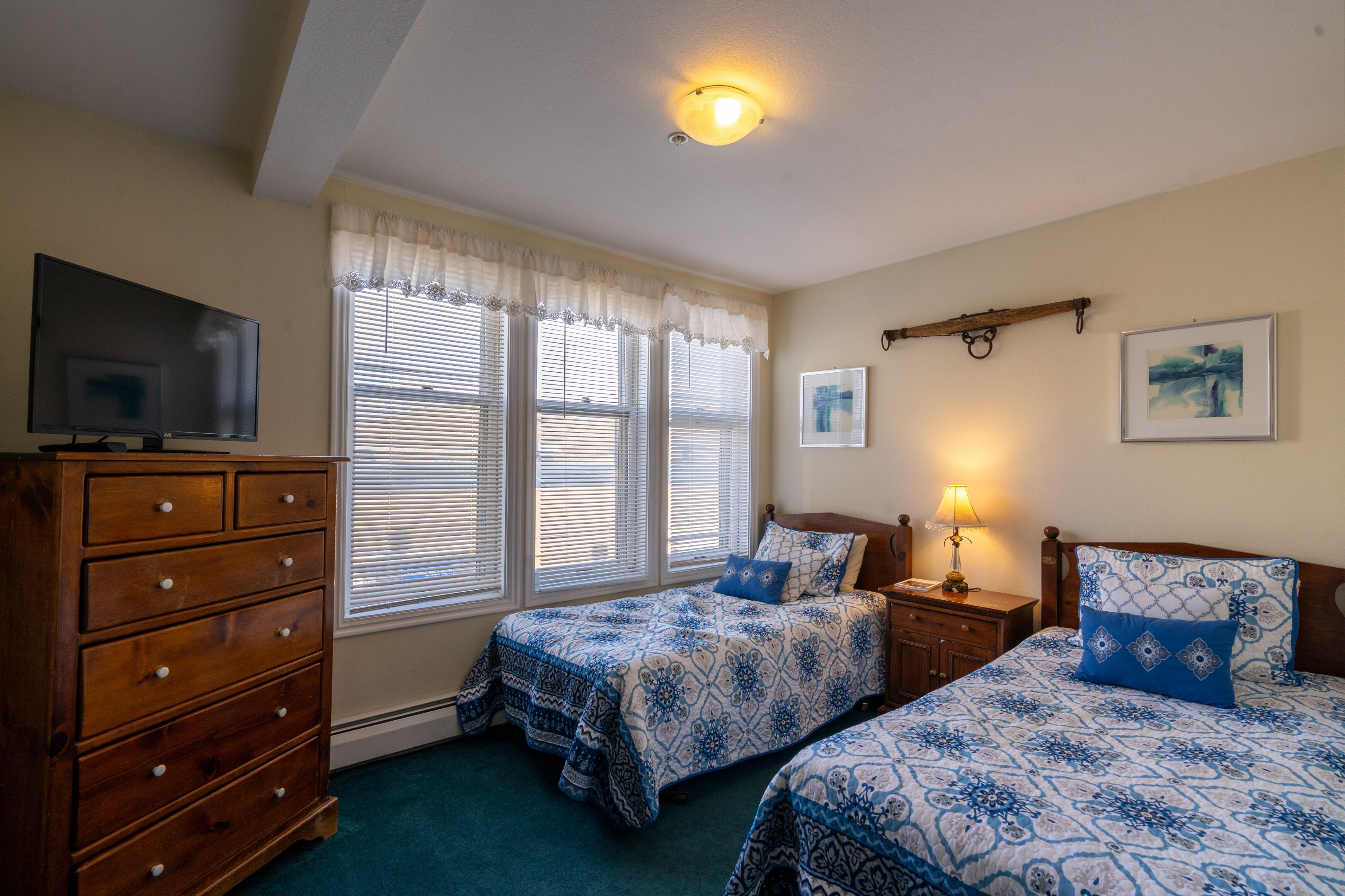 blue church lodge e | individually decorated, free wifi, bed sheets