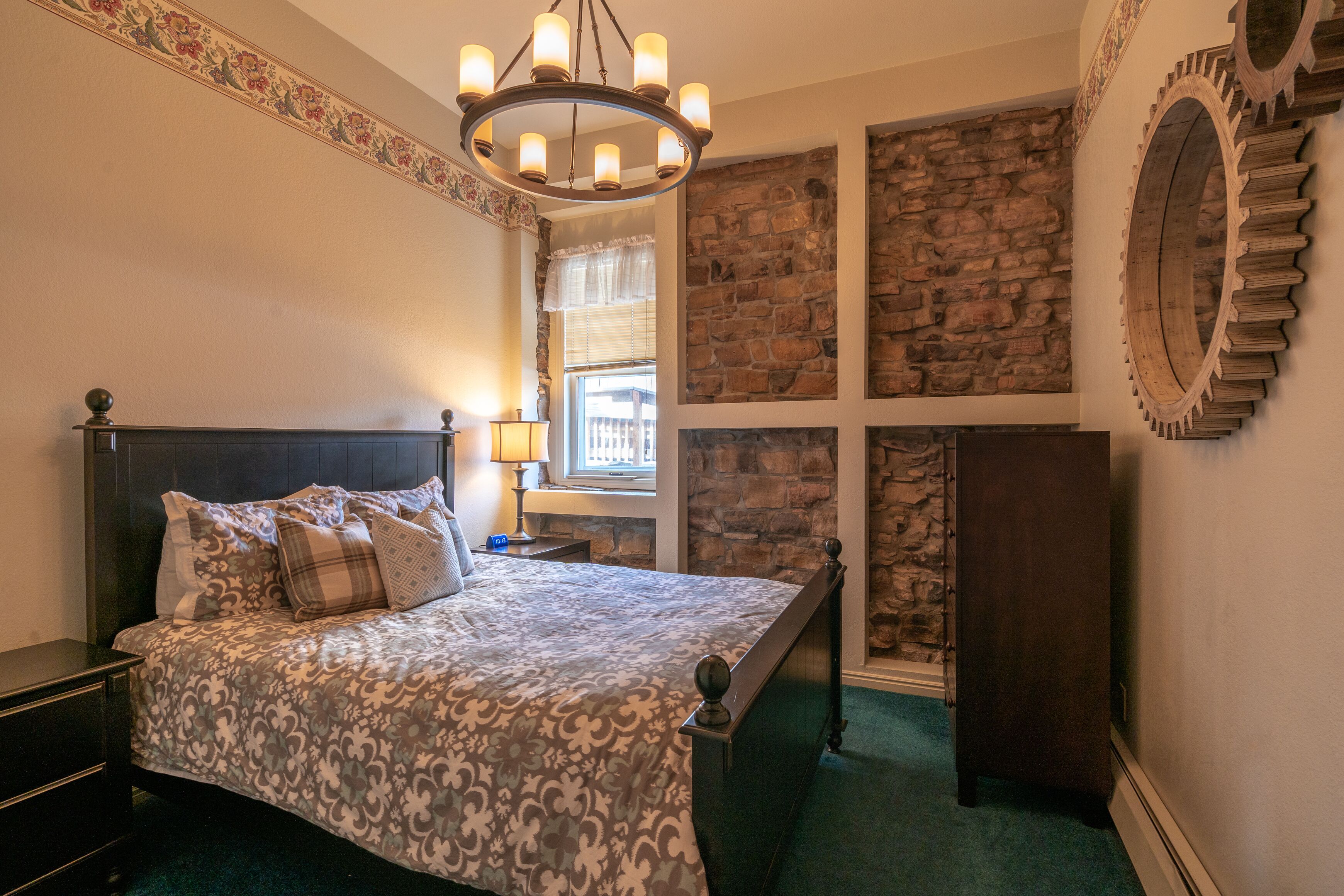 blue church lodge f | individually decorated, free wifi, bed sheets