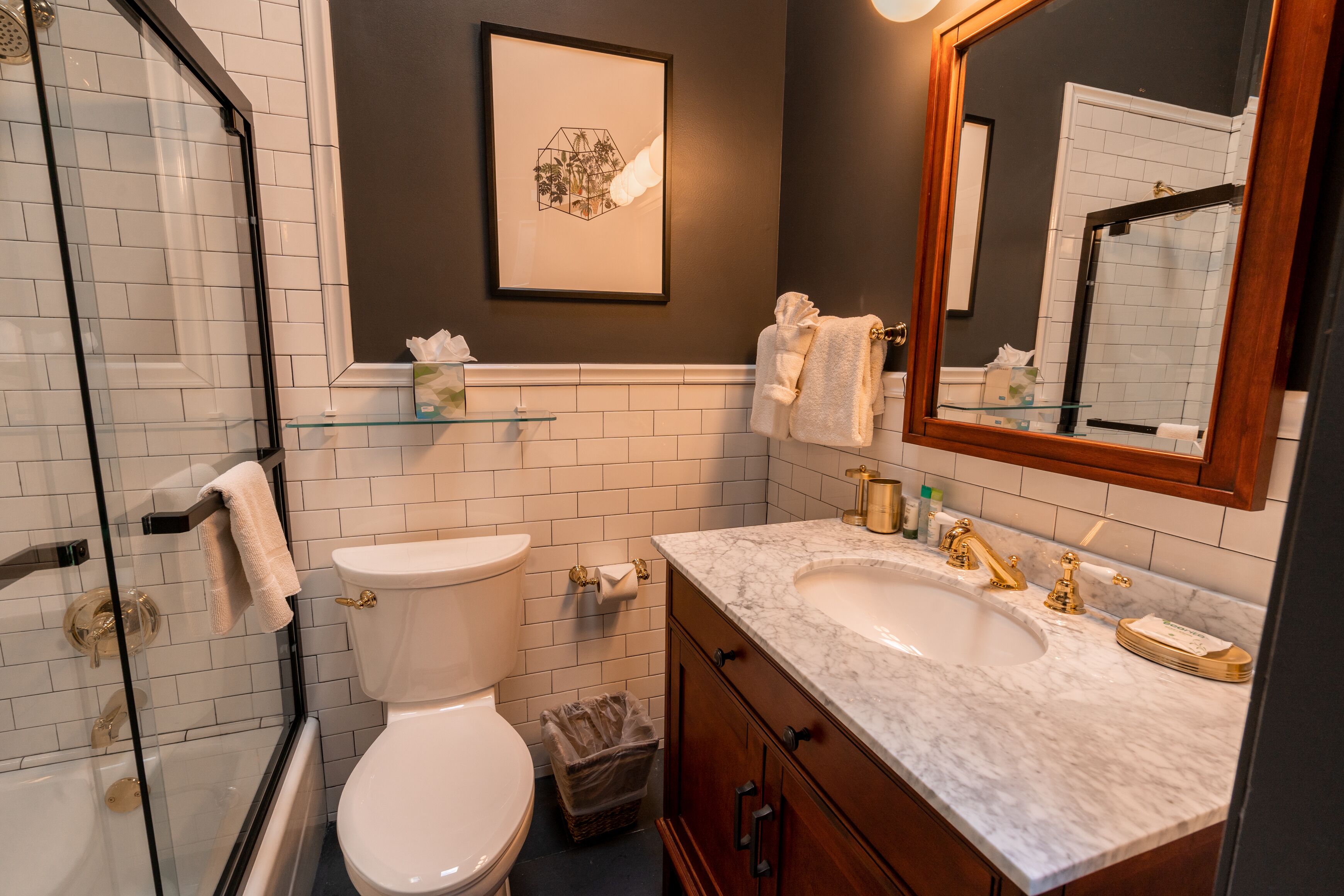 blue church lodge b | bathroom | free toiletries, towels