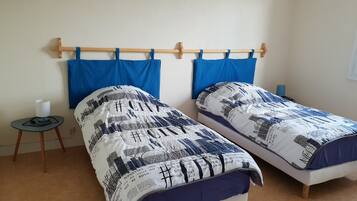 2 bedrooms, iron/ironing board, WiFi