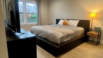 2 bedrooms, iron/ironing board, WiFi, bed sheets