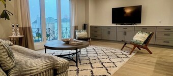 Modern 5 Bedroom/4 Bathroom- Superb location!